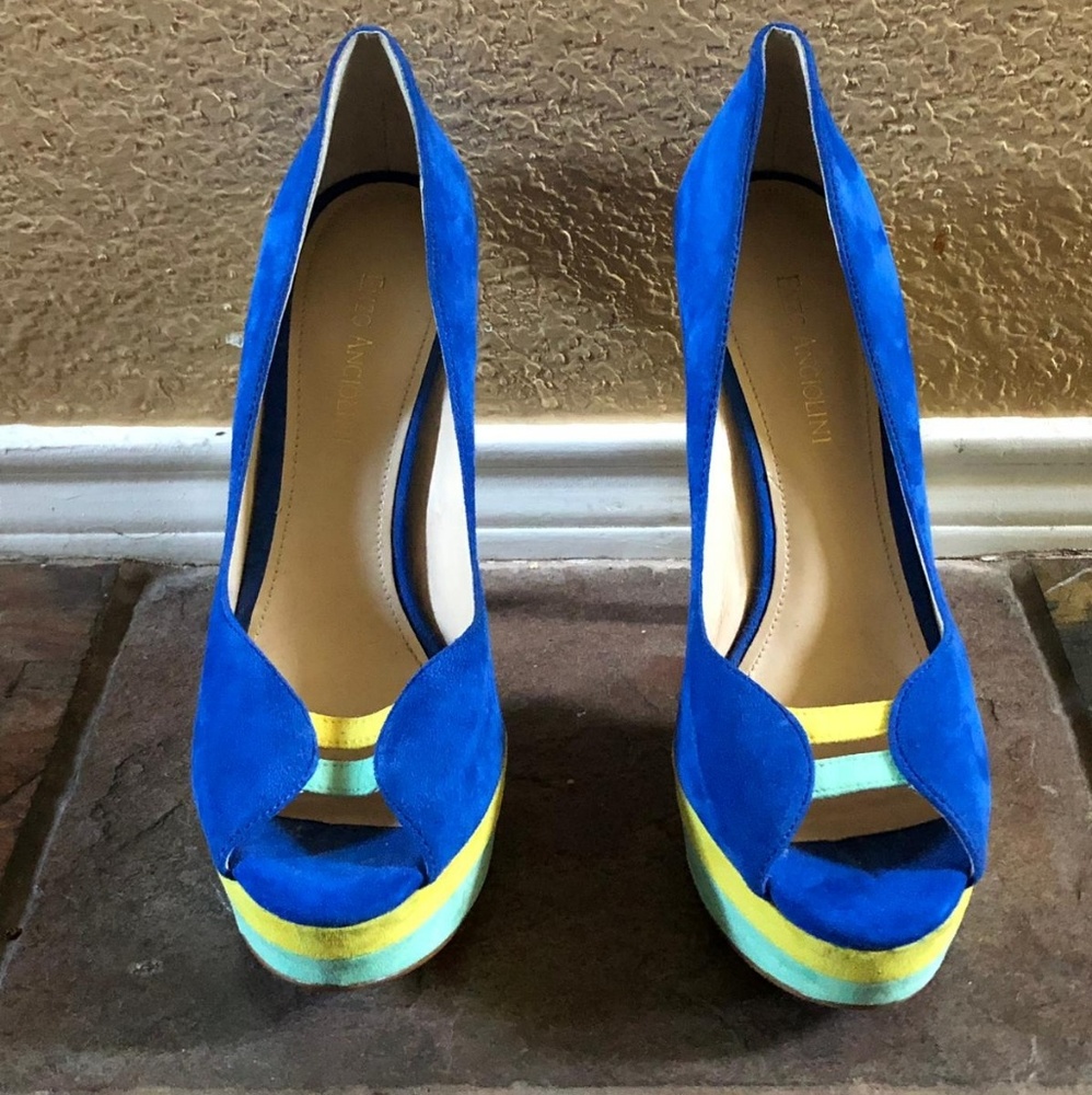 Beautiful nubuck peeptoe heel